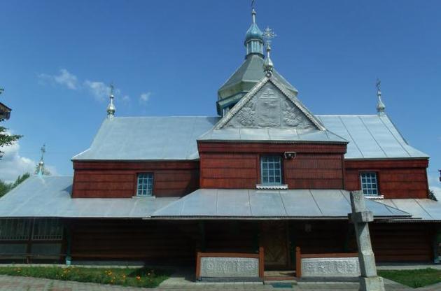 Дерев’яна Успенська церква в селі Пістинь (1600 р.) — найстаріша на Гуцульщині