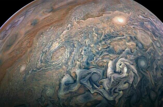 Астрономи помітили незвичайні сліди Іо та Ганімеда в полярних сяйвах на Юпітері