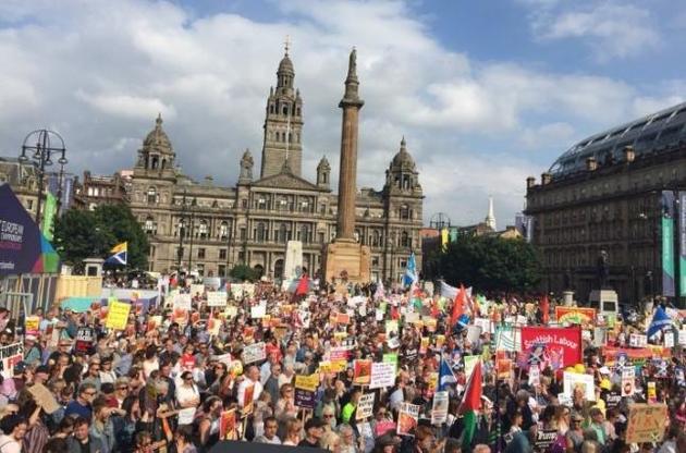У Шотландії тисячі громадян протестували проти візиту Трампа