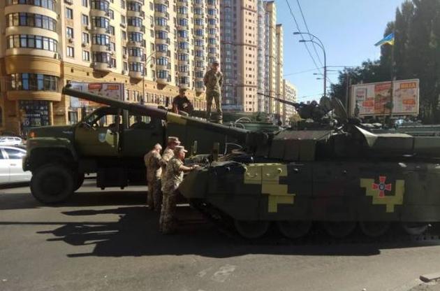 В Киеве на перекрестке сломался танк