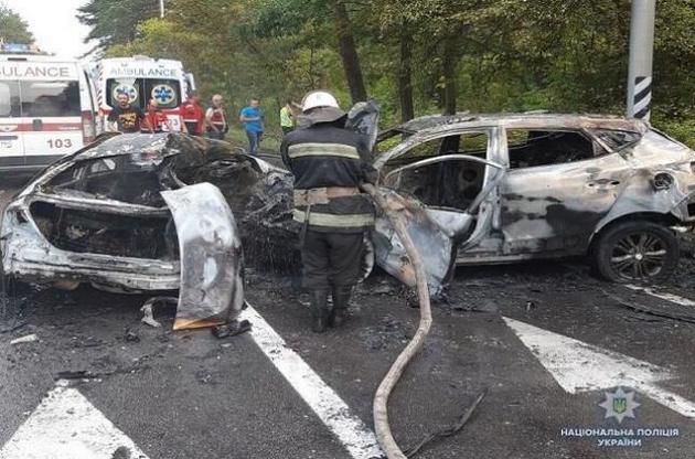 В ДТП под Киевом трое человек заживо сгорели в авто