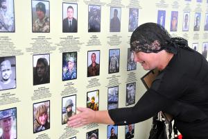 У річницю Іловайська в Києві вшанували пам'ять солдатів і добровольців, загиблих на Сході України