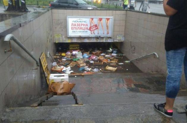 Последствия стихии в Киеве: метро затоплено, движение трамваев остановлено