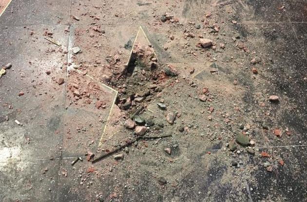 Неизвестный уничтожил звезду Трампа на Аллее славы в Голливуде.