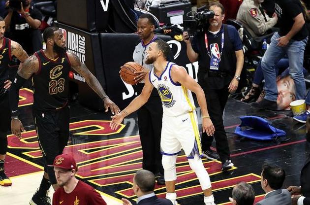 Команда Карри обыграла команду Джеймса