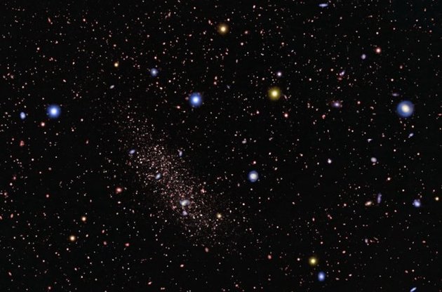 Свечение между галактиками может указывать на наличие темной материи – ученые