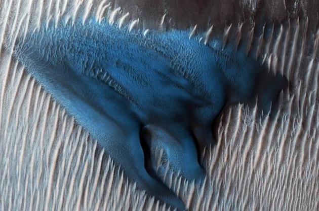 NASA опубликовало снимок голубых дюн на Марсе