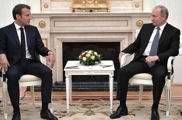 Путін і Макрон обговорили телефоном ситуацію в Сирії