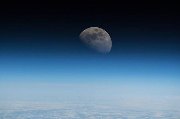NASA показало знімок Місяця з космосу