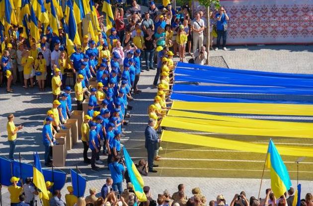 Чотири роки поспіль близько 60% українців пишаються тим, що є громадянами України