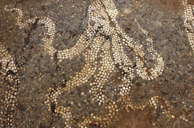 Археологи обнаружили в Греции мозаику с водными животными