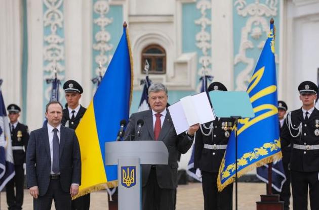 У полицейских сегодня праздник. К этому дню президент подписал закон