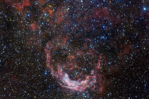 Туманность располагается на расстоянии 12 тысяч световых лет от Земли