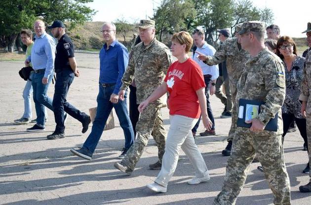 Канадские чиновники посетили Донбасс