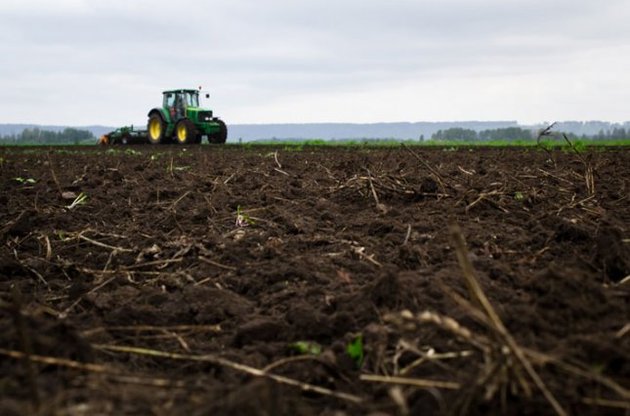 Мораторій на продаж землі стримує розвиток фермерства в Україні - оглядач