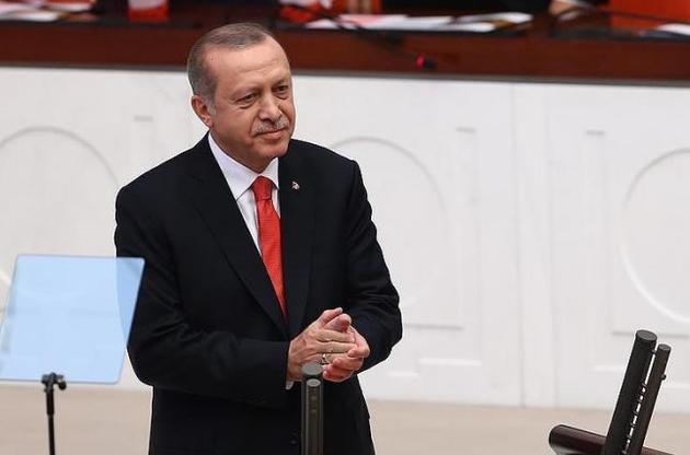 Президента Турции снова переизбрали главой правящей партии