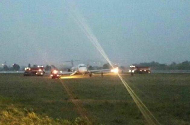 После аварии самолета в аэропорту в Киеве пассажиры обвиняют администрацию в некомпетентности - СМИ