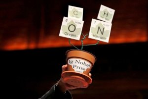 Использование кукол вуду против злых начальников: в Гарварде вручили Шнобелевские премии