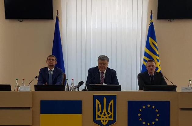 Порошенко попросить США збільшити допомогу Україні