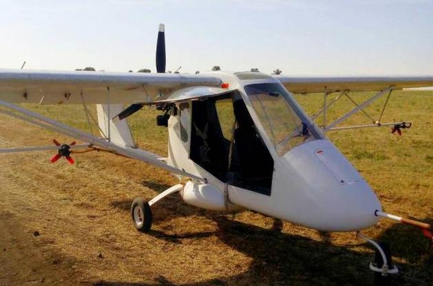 Українців і літак передали поліції