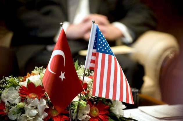 США ввели санкции против чиновников Турции за арест американского пастора