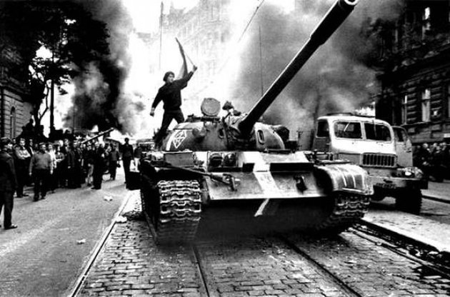 Больше половины россиян не знает о вводе войск СССР в Чехословакию в 1968 году - The Guardian