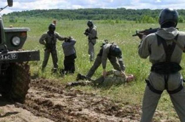 В Донбассе российские военные избили и закопали живьем соратника – разведка