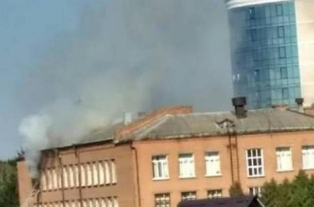 В Хмельницком горит школа, детей эвакуировали