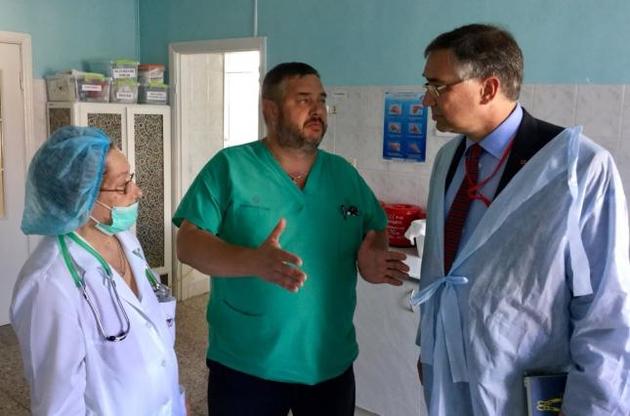 Канадский посол посетил Гандзюк в киевской больнице