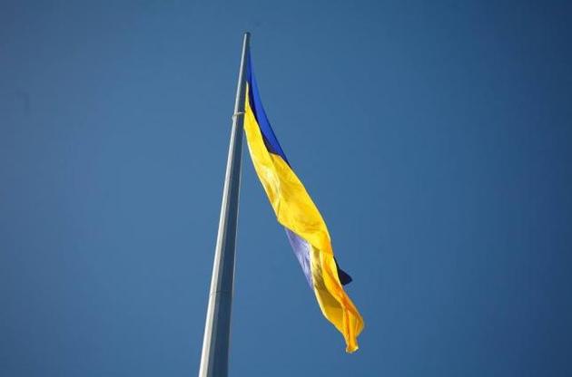 В Днепре подняли самый большой флаг в Украине