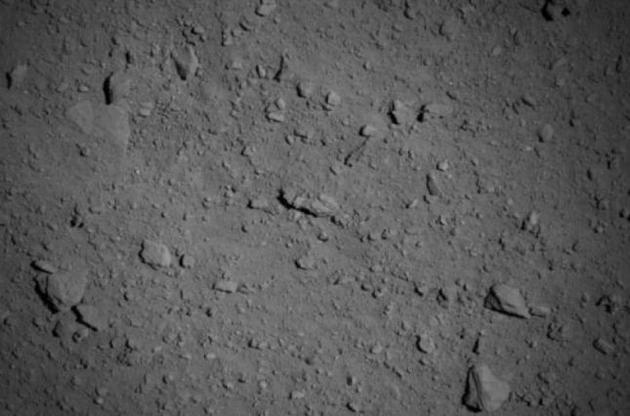 Снимок был сделан на расстоянии чуть более километра от поверхности астероида