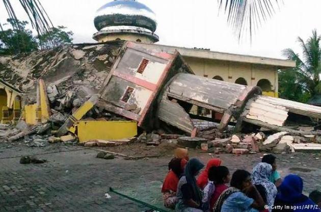 Мощное землетрясение в Индонезии: 381 погибший