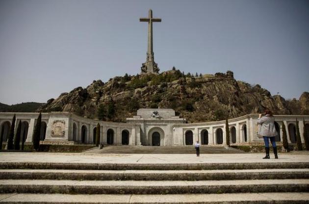 В Испании эксгумируют и перезахоронят останки Франко