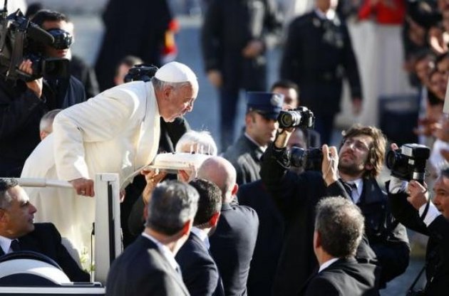 Папа Франциск прибыл в Ирландию для встречи с жертвами священников-педофилов