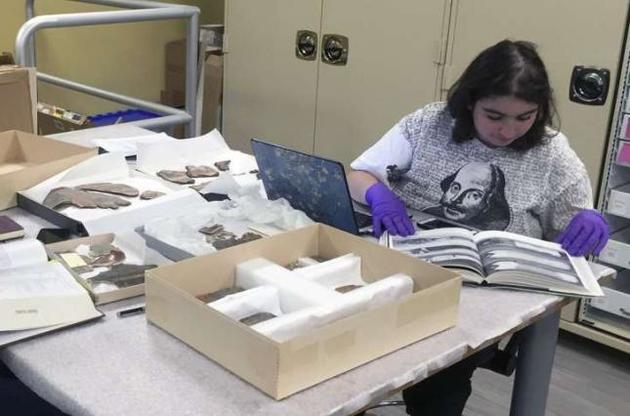 Скрытую надпись нашла студентка во время практики