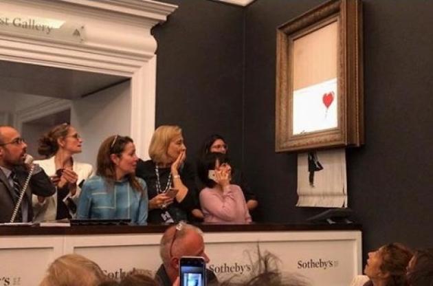 Картина Бэнкси самоуничтожилась после завершения торгов на аукционе