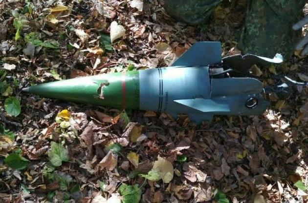 В Лисичанске во двор школы упали обломки снаряда зенитно-ракетного комплекса