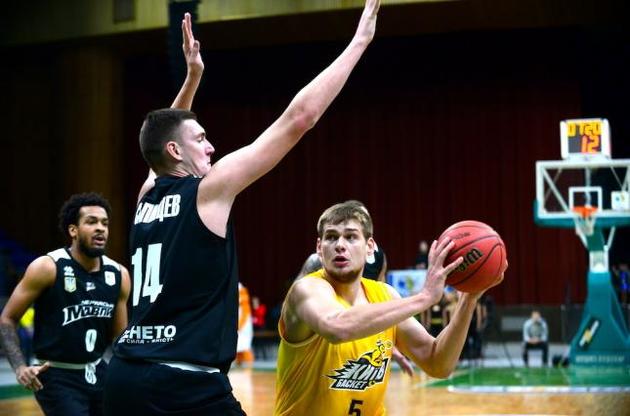 &quot;Черкасские Мавпы&quot; стартовали с победы