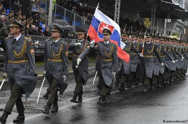 Чехия отметила 100-летие обретения независимости большим военным парадом