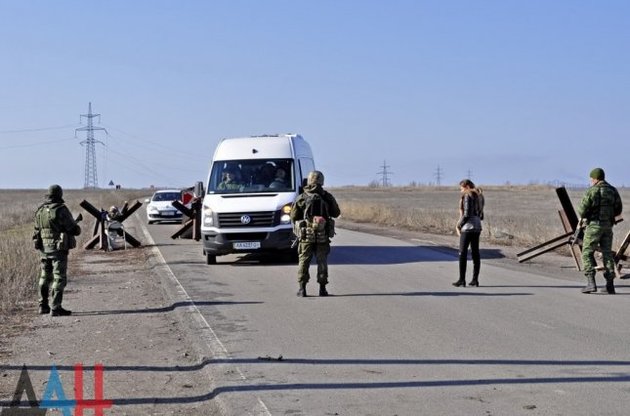 Російські окупанти в Донбасі "підробляють" гоп-стопом - розвідка