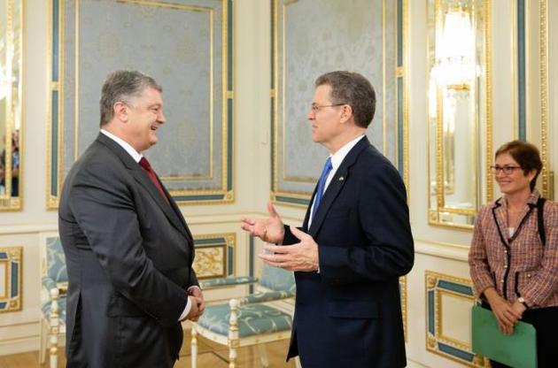 Посол США з особливих доручень з питань релігійної свободи відвідав Київ з робочим візитом