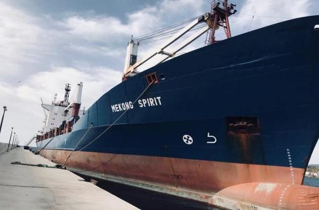 В Украину вернулись из греческого "плена" 12 моряков судна Mekong Spirit