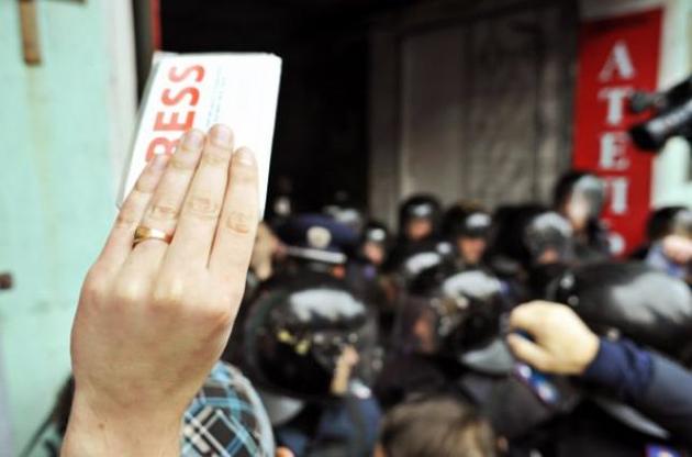 НСЖУ зафиксировал 64 нападения на журналистов с начала года