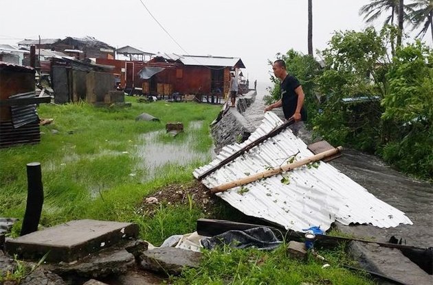 Тайфун накоїв лиха на Філіппінах і переміщується на південь Китаю
