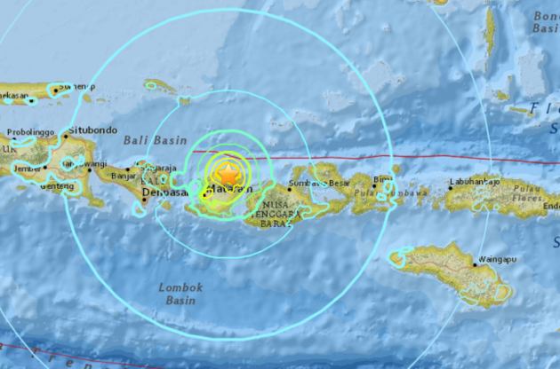 Мощное землетрясение в Индонезии: 10 погибших, десятки раненых