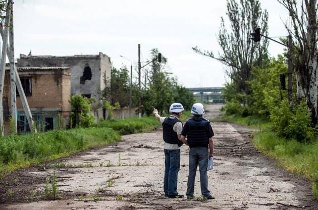 Хуг и Муженко обсудили повышение безопасности гражданских и военнослужащих в Донбассе