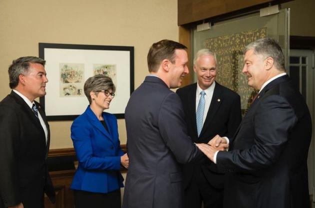 Порошенко зустрівся з делегацією Сенату США