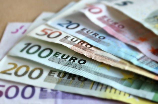 Курс євро впав до мінімуму цього року через турецьку ліру