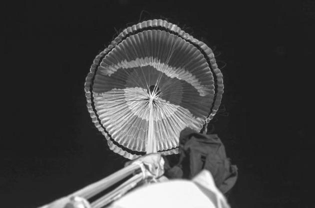 NASA успешно испытало парашют для миссии на Марс