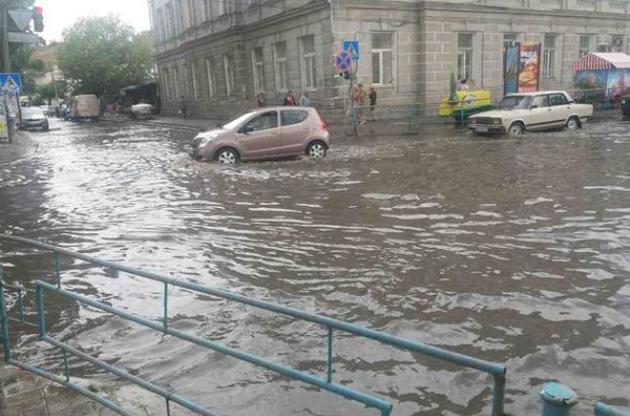В Бердянске после ливня затоплены улицы и обесточены районы